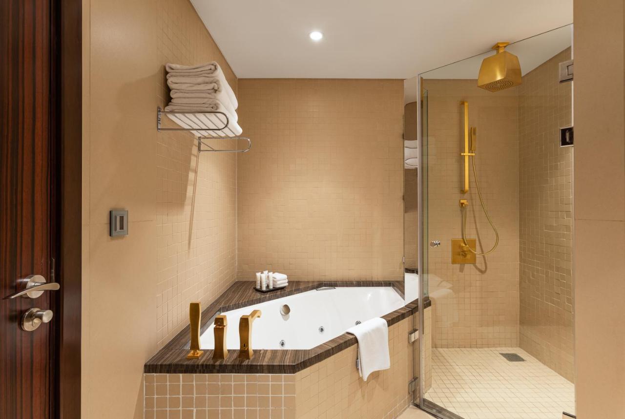 Suite Royale avec Accès au Salon